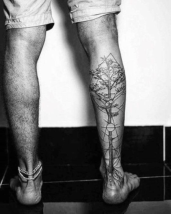 Foto vom Baum des Lebens Tattoo am Bein.