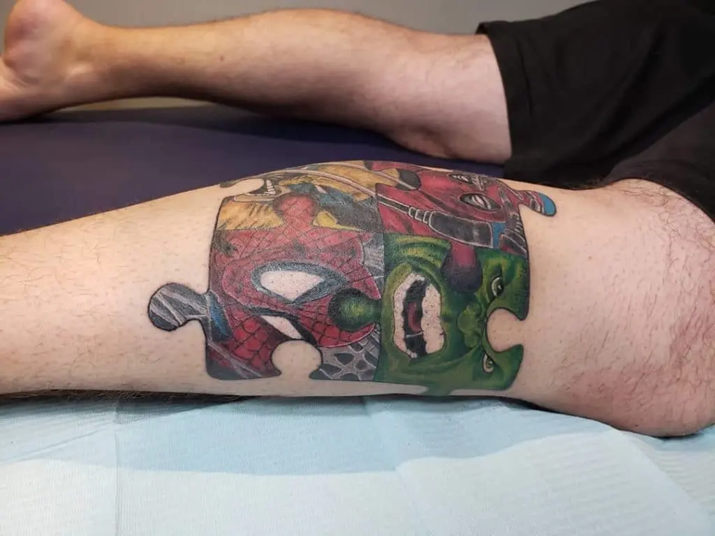 Tattoo devinèt Marvel sou de pye l 'yo