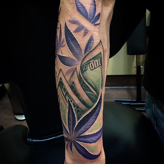 татуировка лист марихуаны