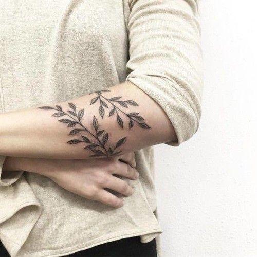 Šakučių tatuiruotė ant rankos