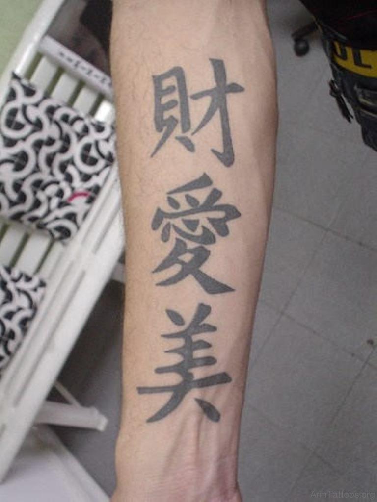 Китайские тату на руке