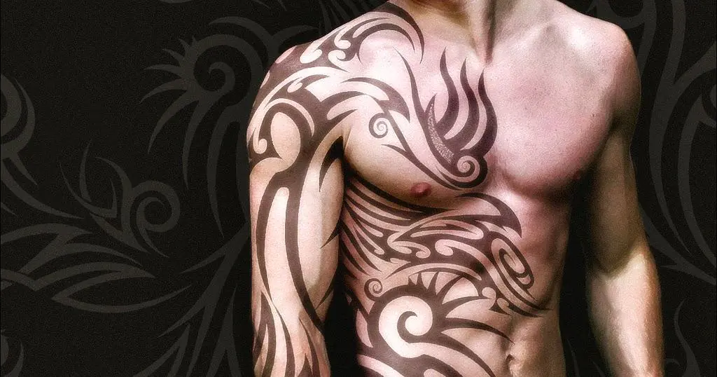 Tattoo vun Dämmerung bis Sonnenopgang Stamm um Broscht Torso Aarm schéin