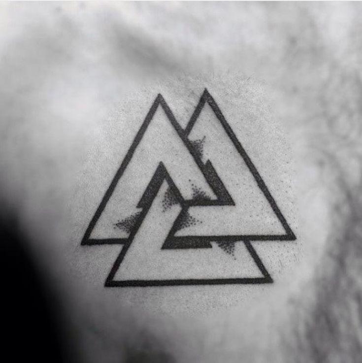 Татуировка три треугольника