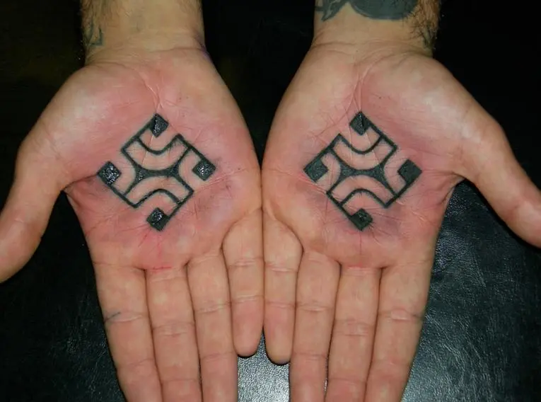 swastika tatoo sou de pla