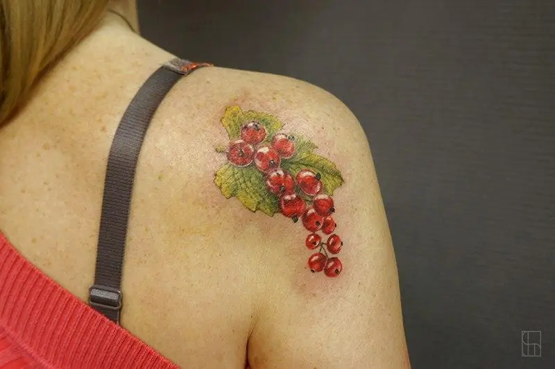 berry tattoo li ser milê