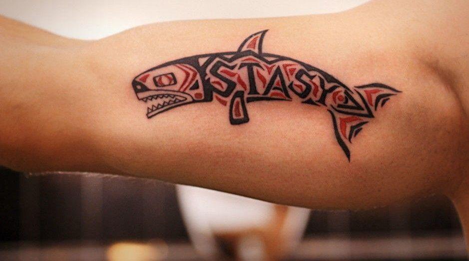 Tatuatge Haida amb inscripció