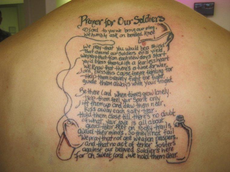 tatuagem de oração nas costas
