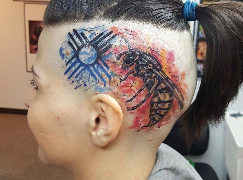 Vesiväri pään tatuointi