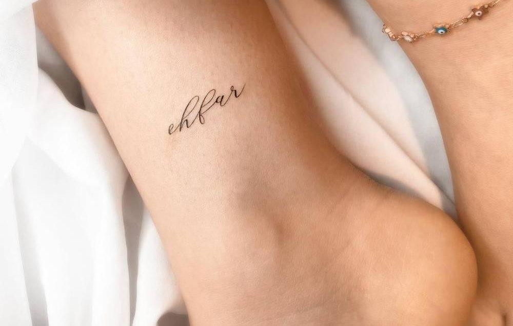 Tetovaža natpisa na gležnju