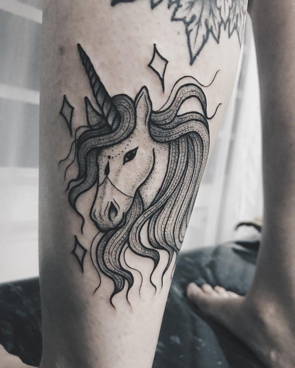 105 unicorn tattoos: akanakisa magadzirirwo uye zvinoreva