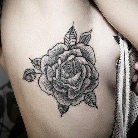 110 rose Tattooen. Sinn an Foto