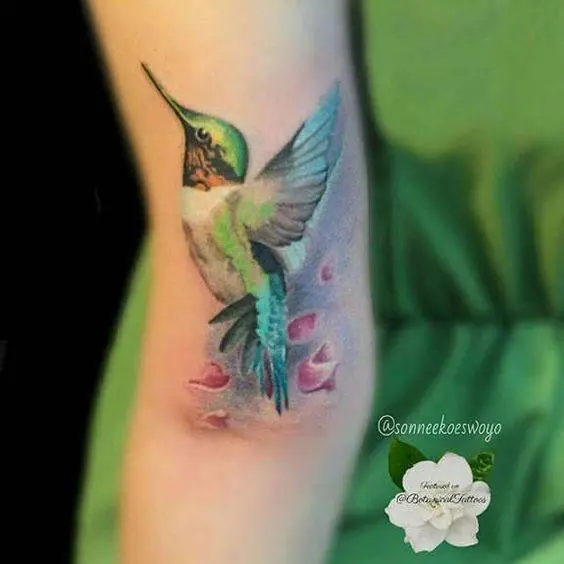 120 tatuaxes de colibrí: mellor deseño e significado