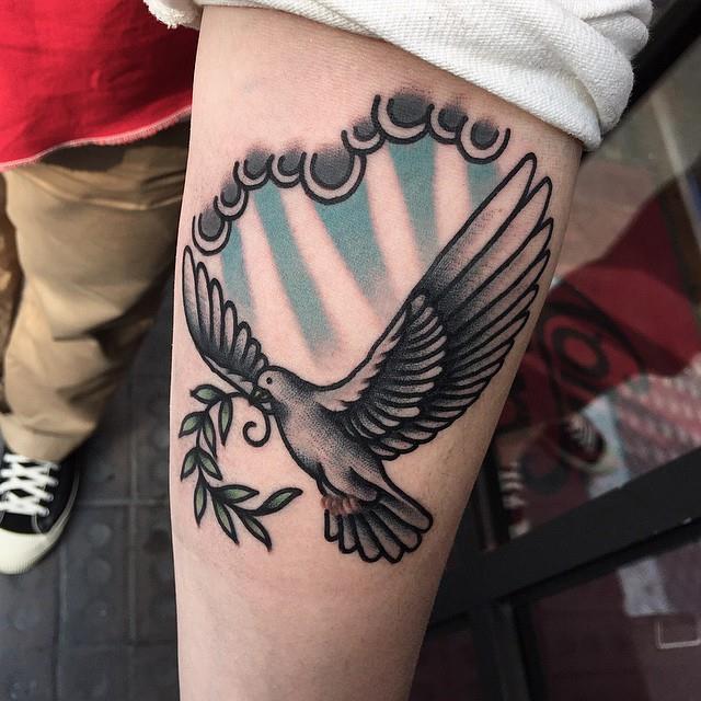 147 татуировки с пера (орел, бухал, гълъб и други)