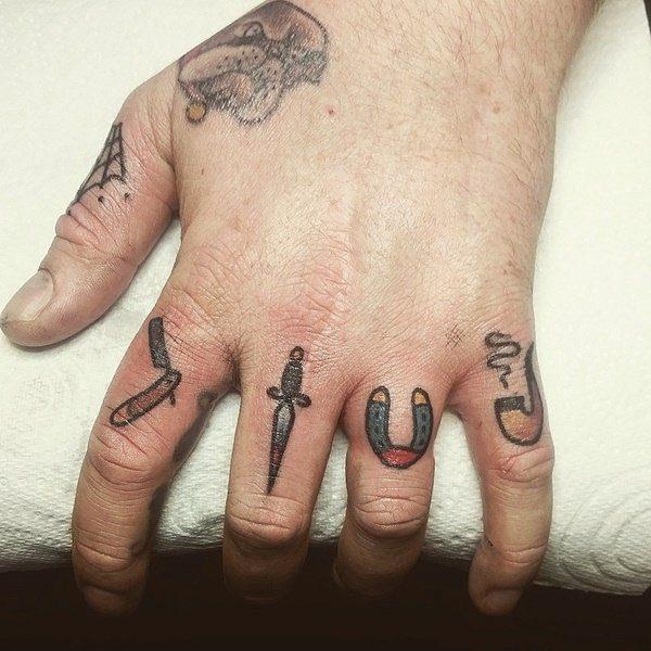 палец татуировки 178