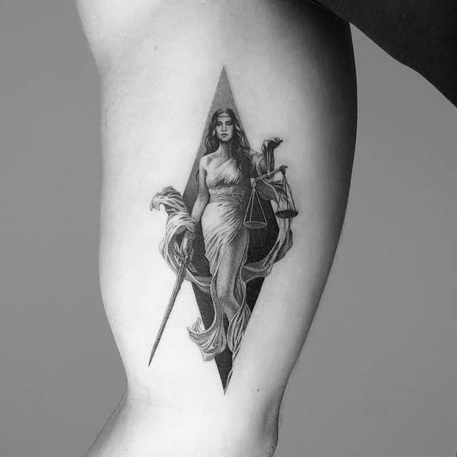 36 tatuaggi di ghjustizia è a dea di a ghjustizia (è i so significati)