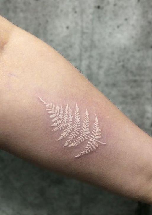 60 tatuaggi bianchi: femminili e delicati, affascinanti e misteriosi