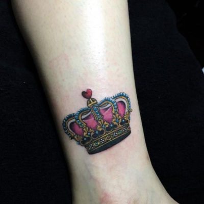 60 эффектных татуировок короны