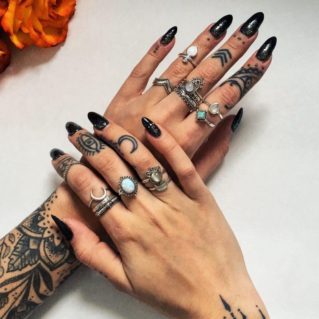 75 tatuagens de anel: melhores designs e significados