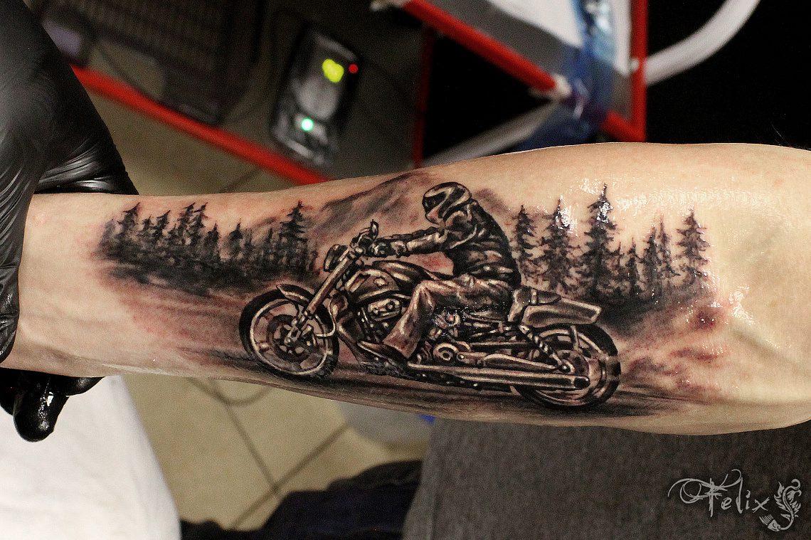 79 Tattoos vir fietsryers en motorfietsliefhebbers