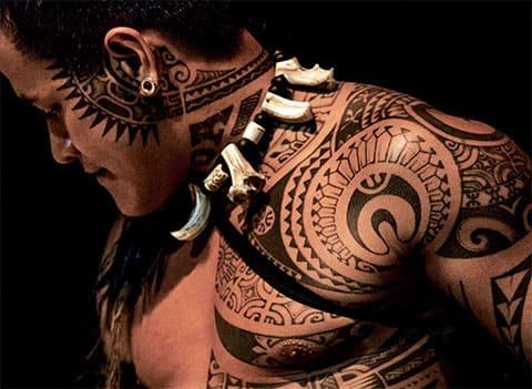80 племенных татуировок на руке (и их значения)