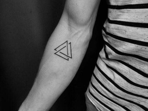 90 tatuaxes de triángulo (e o seu significado)