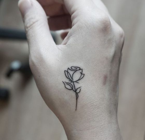 99 татуировок роз для женщин