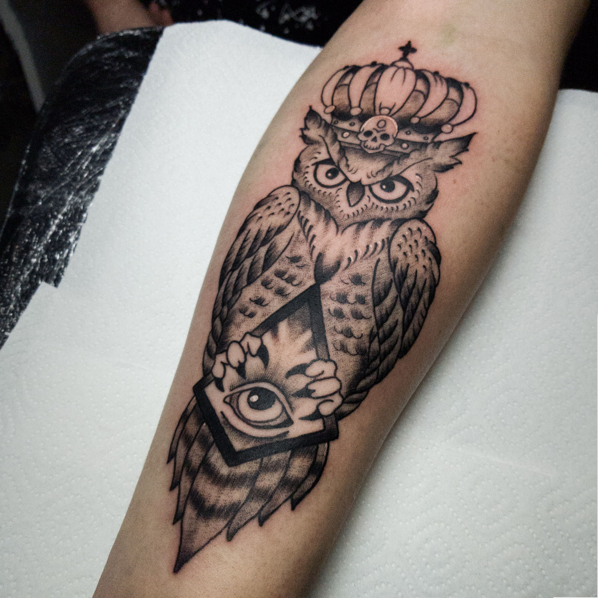 Татуировка софа с короной