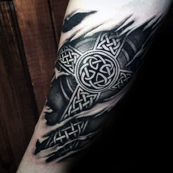 Μαύρο και άσπρο τατουάζ για άνδρες