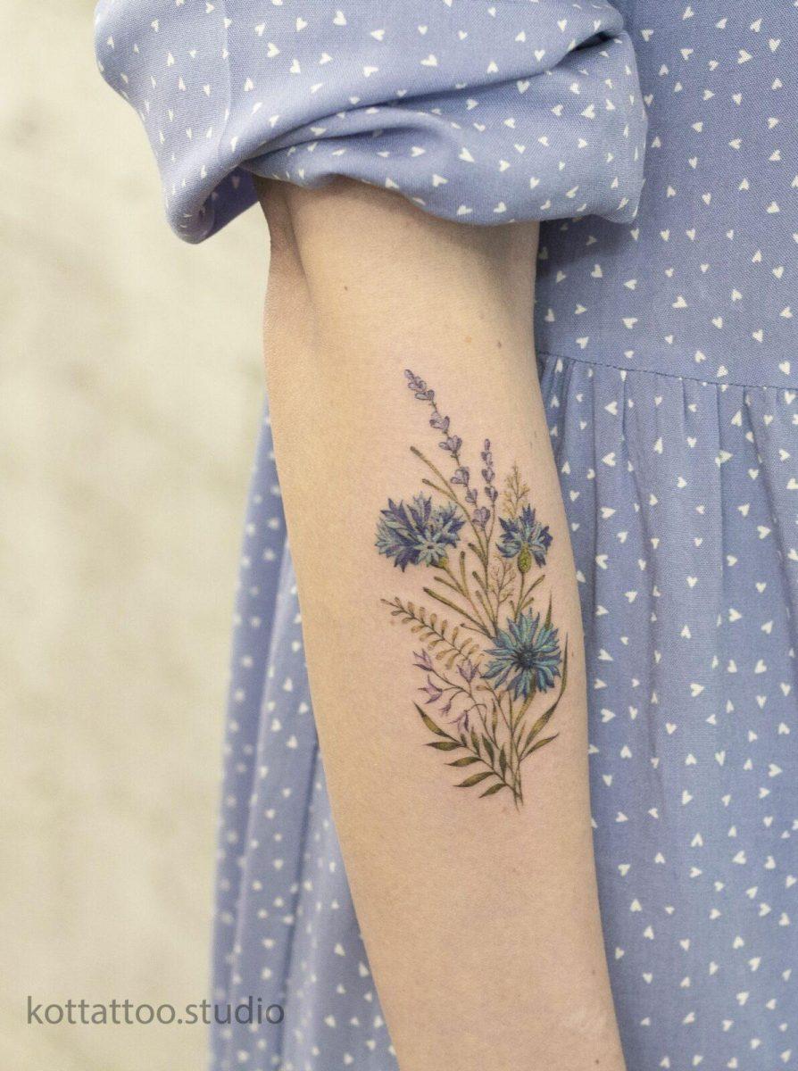 花のタトゥー: たくさんの花スタイルのタトゥーのアイデア