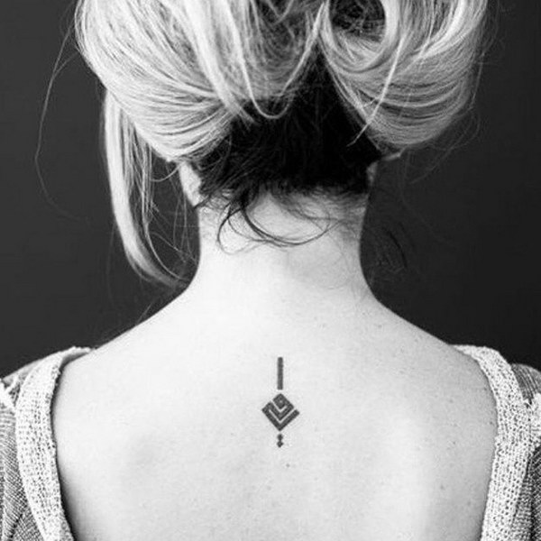Эффектные геометрические татуировки для женщин