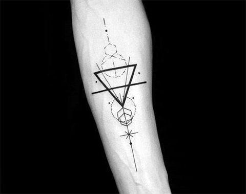 Spektakularne geometryczne tatuaże dla kobiet