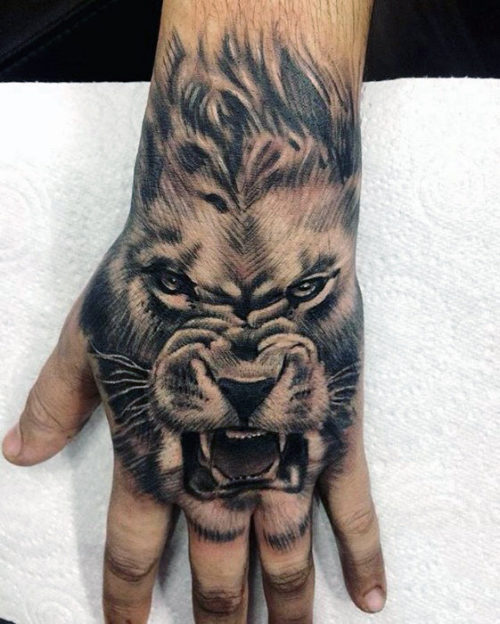 Эффектные татуировки дикого льва