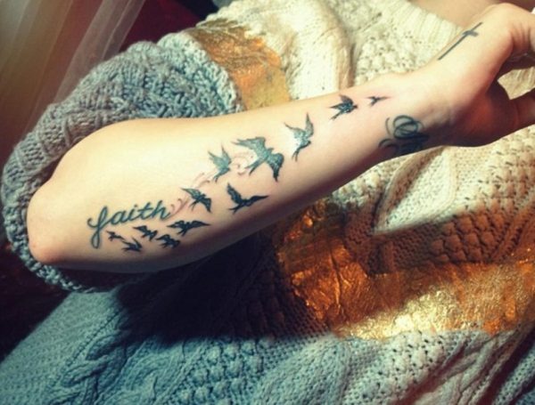 Эффектные татуировки птицы