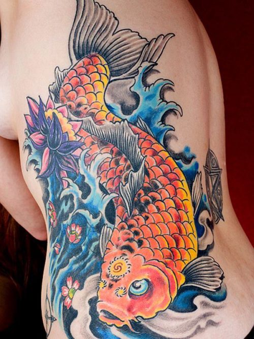 Эффектные японские тату с рыбками кои