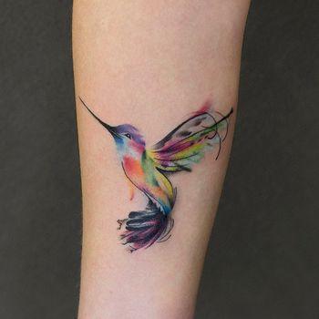 Kaunis hummingbird -tatuointi: merkitys ja valokuva