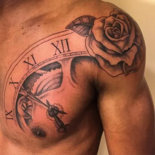 Tatuajes de reloj en best sale el pecho