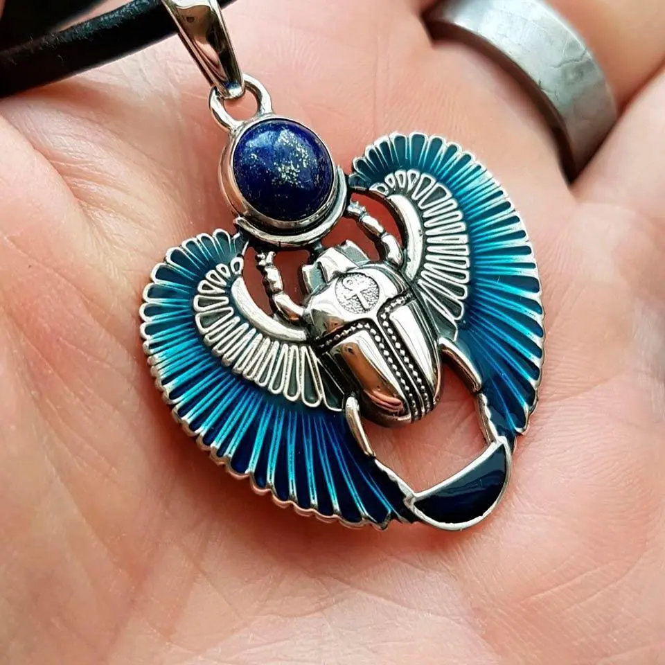 Ihe nnọchianya nke Scarab. Kedu ihe Scarab na -anọchite anya ya?