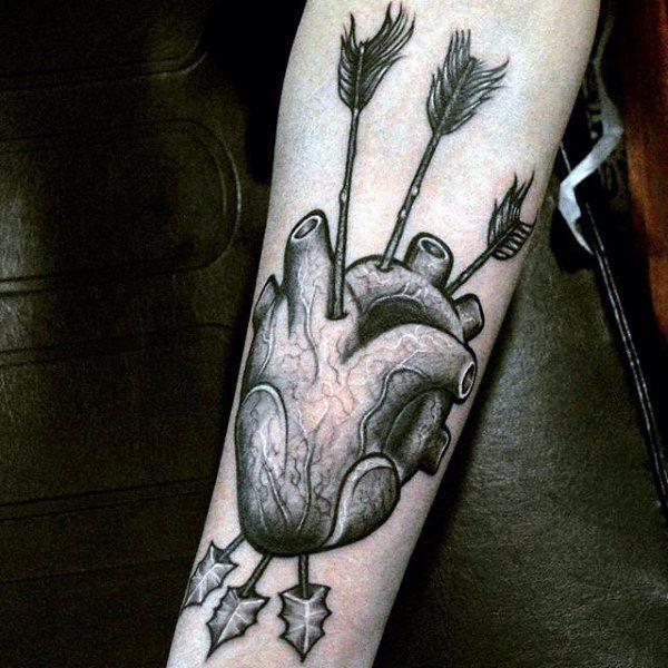 реалистичная анатомическая татуировка в форме сердца 43