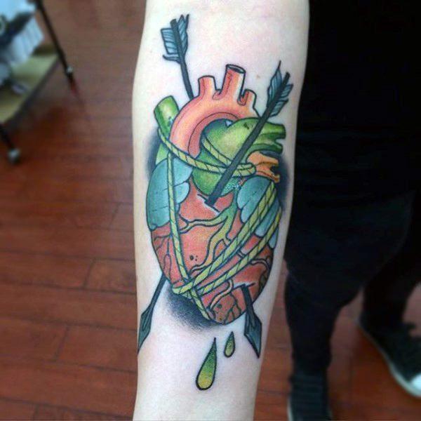 реалистичная анатомическая татуировка в форме сердца 59