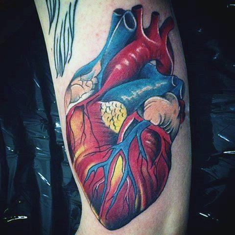 реалистичное анатомическое тату в форме сердца 83