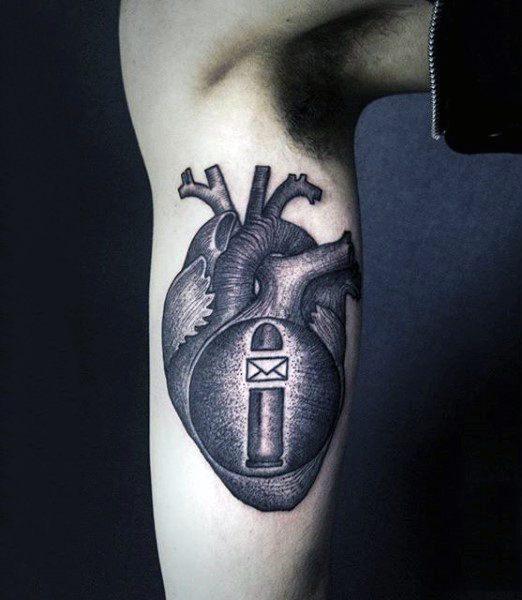 реалистичное анатомическое тату в форме сердца 85
