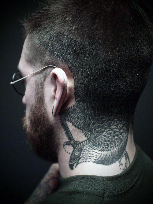 татуировка на шее 825
