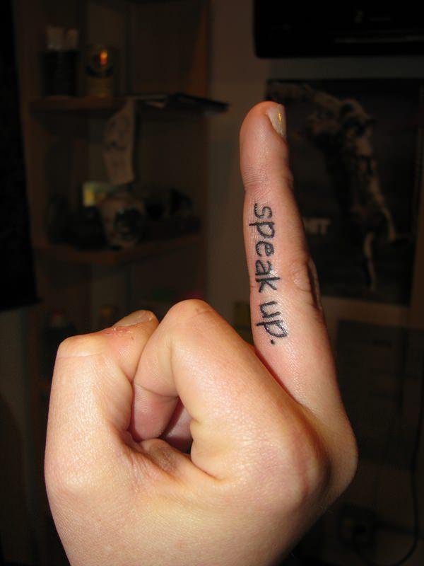 татуировка на пальце 135