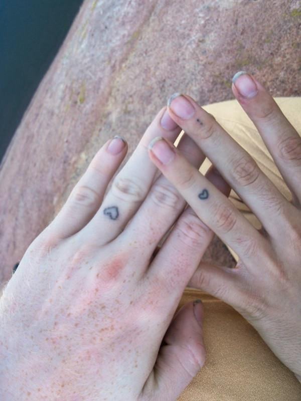 татуировка на пальце 144
