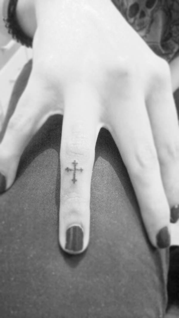 палец татуировки 164