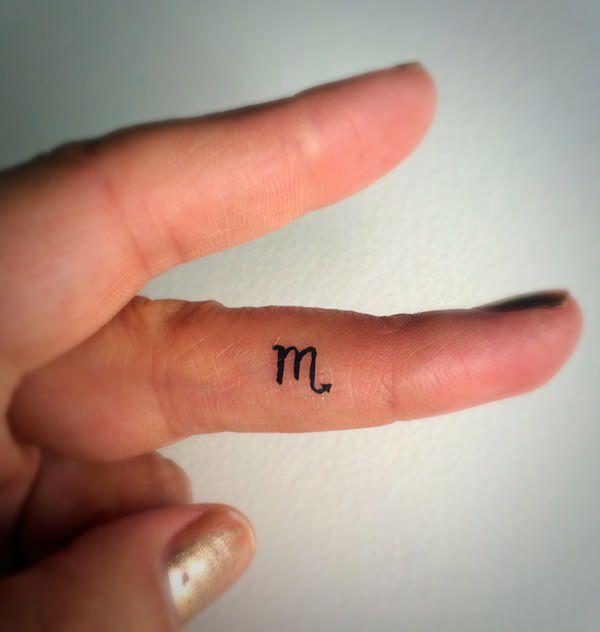 палец татуировки 182