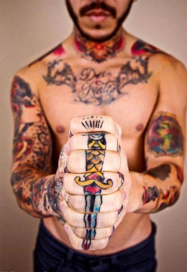 татуировка на пальце 190