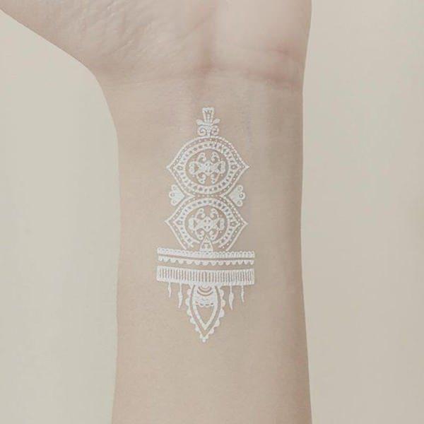 белые чернила татуировки 151