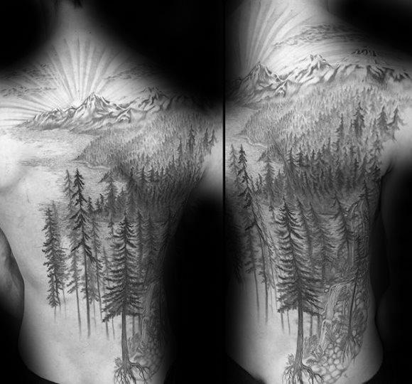 Темный лес тату на спине