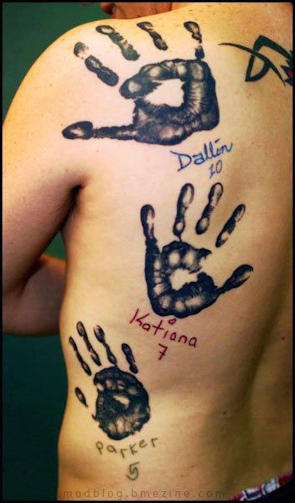 Отпечаток детской руки тату